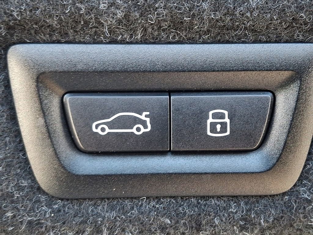 Certified 2026 BMW i5 eDrive40 w/ Executive Package image 28