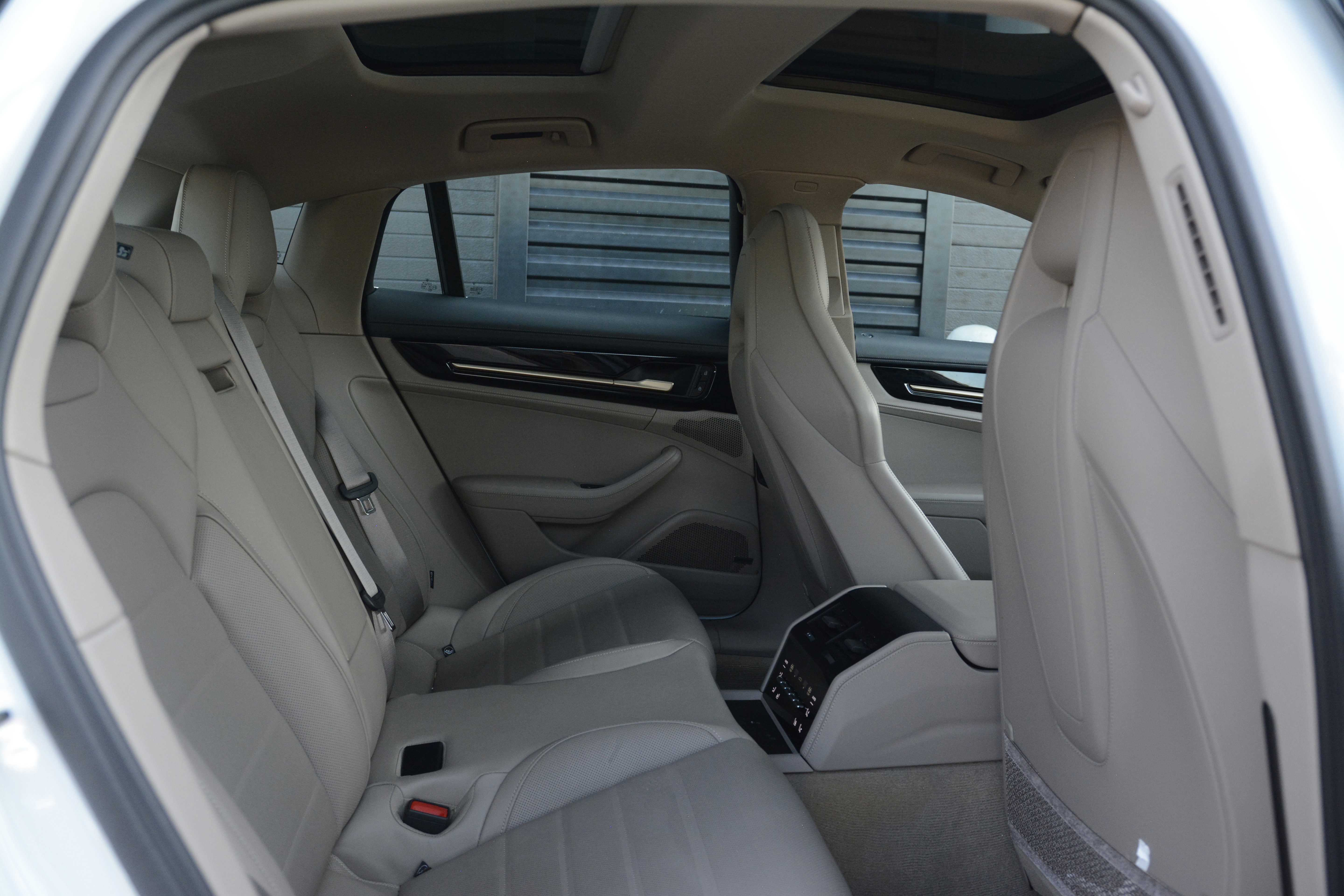 Certified 2024 Porsche Panamera 4 AWD/4WD image 33