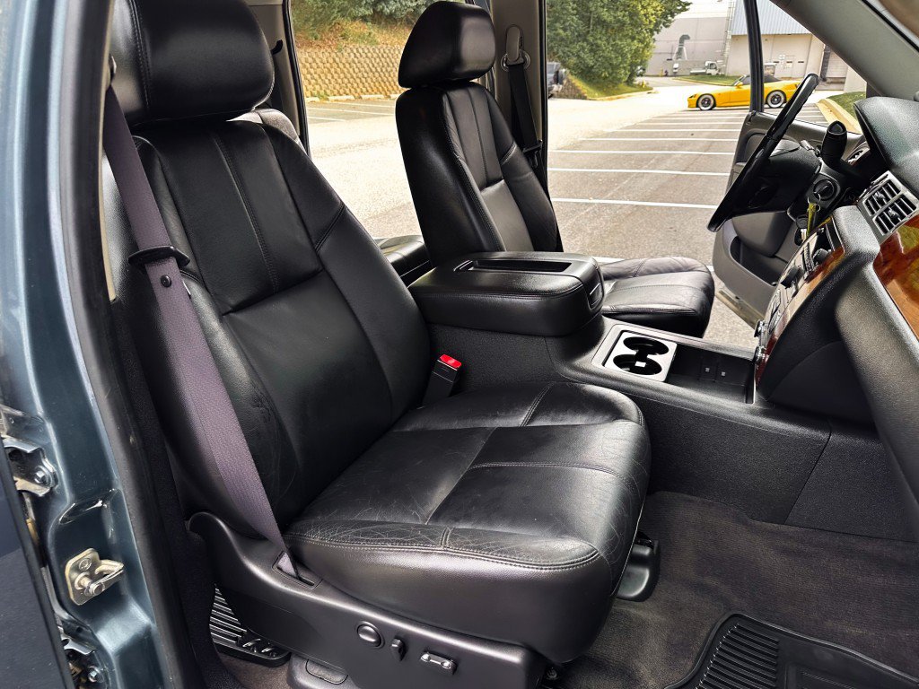 Used 2011 Chevrolet Silverado 1500 LTZ w/ LTZ Plus Package AWD/4WD image 27