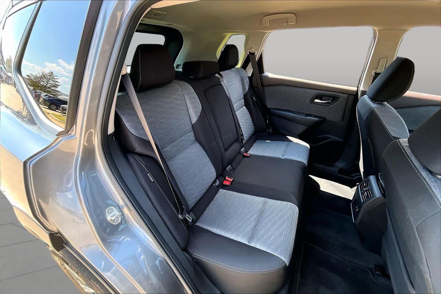 Certified 2023 Nissan Rogue SV FWD image 18
