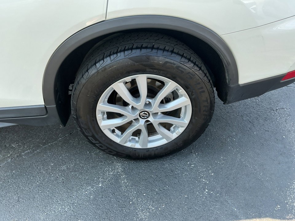 Used 2018 Nissan Rogue SV image 26