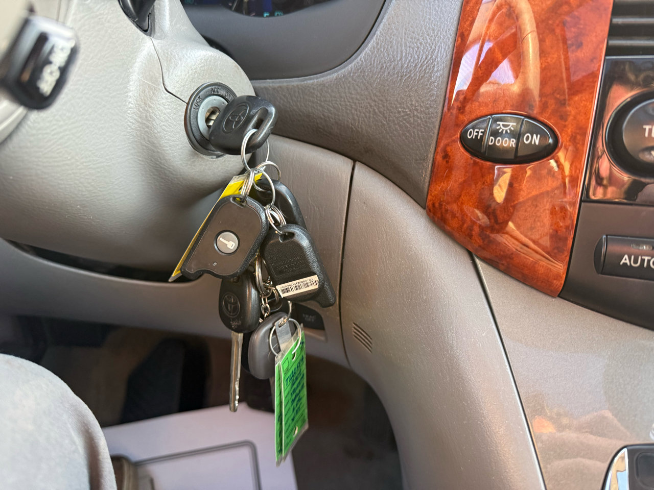 Used 2009 Toyota Sienna XLE image 38