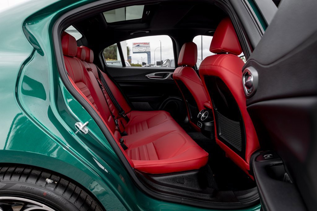 New 2025 Alfa Romeo Giulia w/ Veloce Package Rwd image 32
