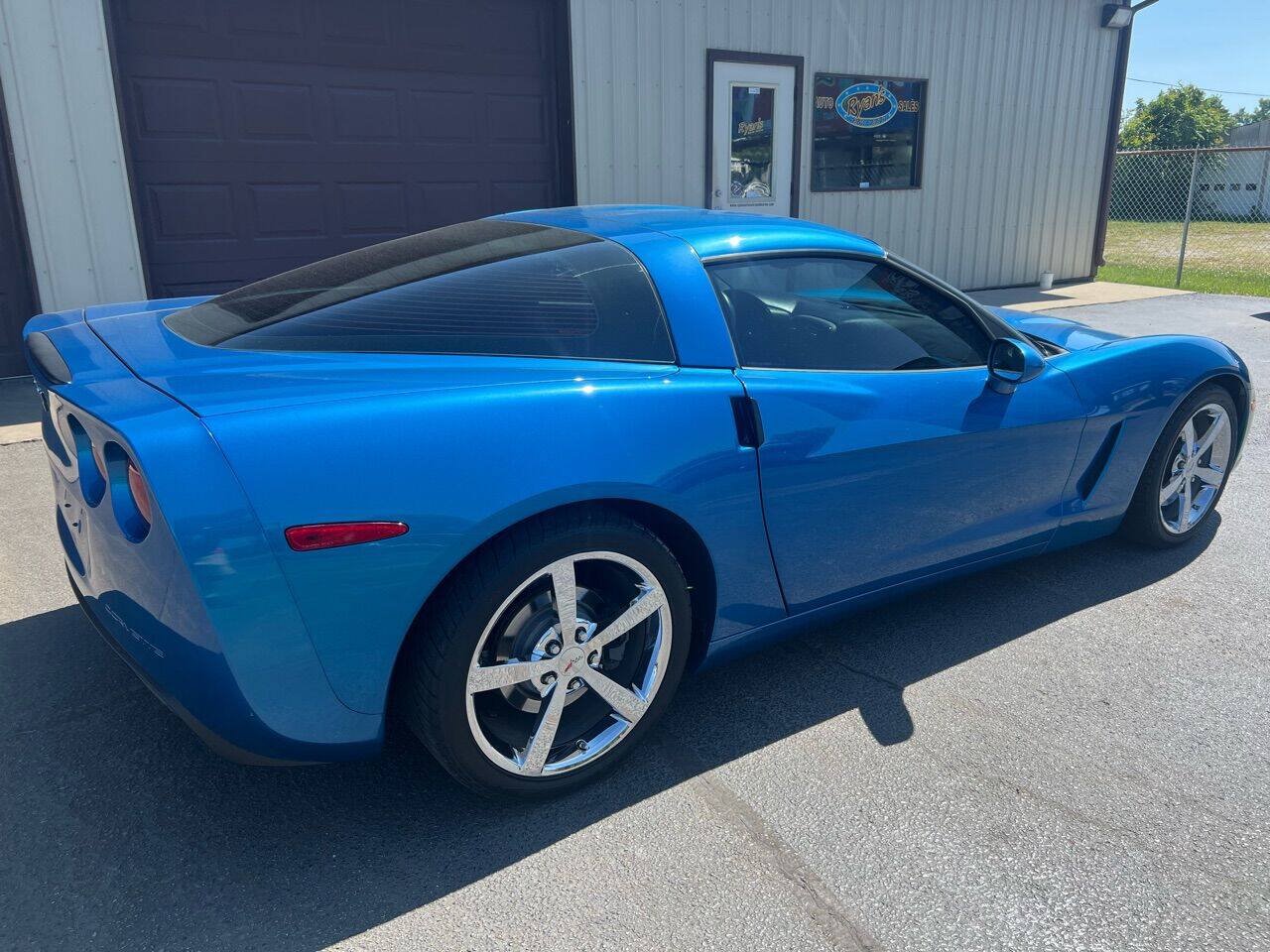 Used 2010 Chevrolet Corvette Coupe w/ 1LT RWD image 53