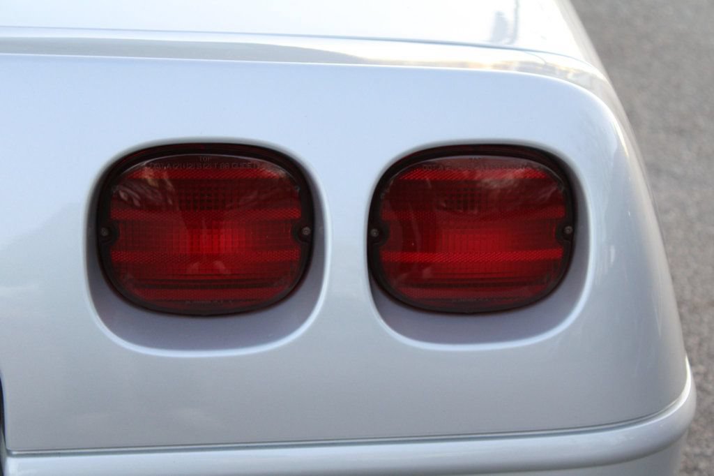 Used 1996 Chevrolet Corvette Convertible RWD image 21