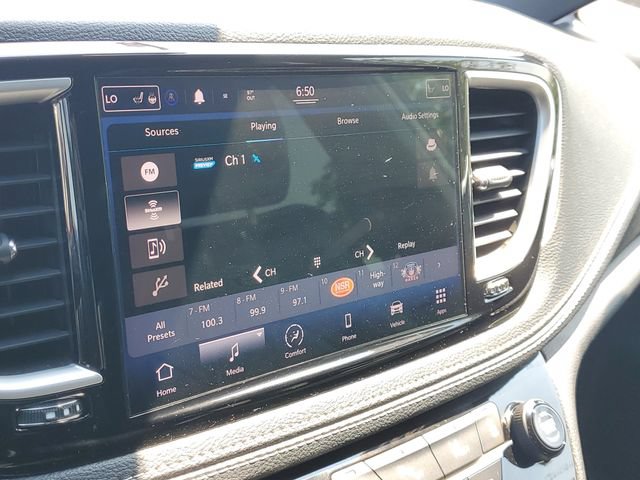Used 2021 Chrysler Pacifica Touring-L w/ S Appearance Package FWD image 21
