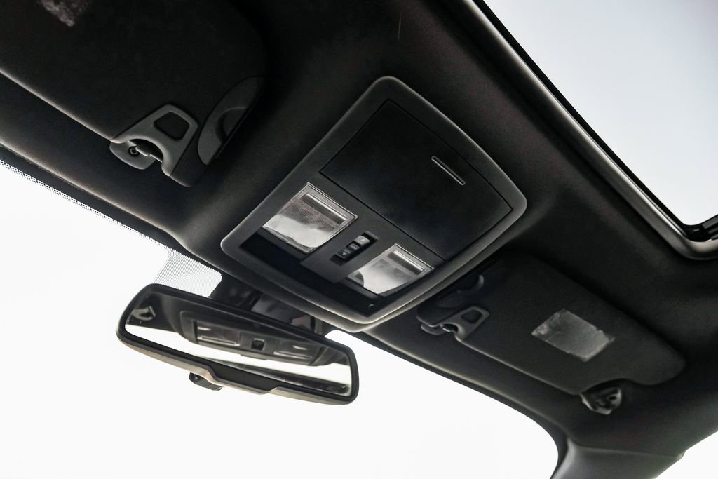 Used 2015 Dodge Challenger SRT w/ Technology Group image 22