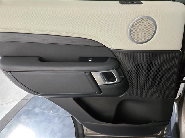 Used 2021 Land Rover Discovery S R-Dynamic image 19