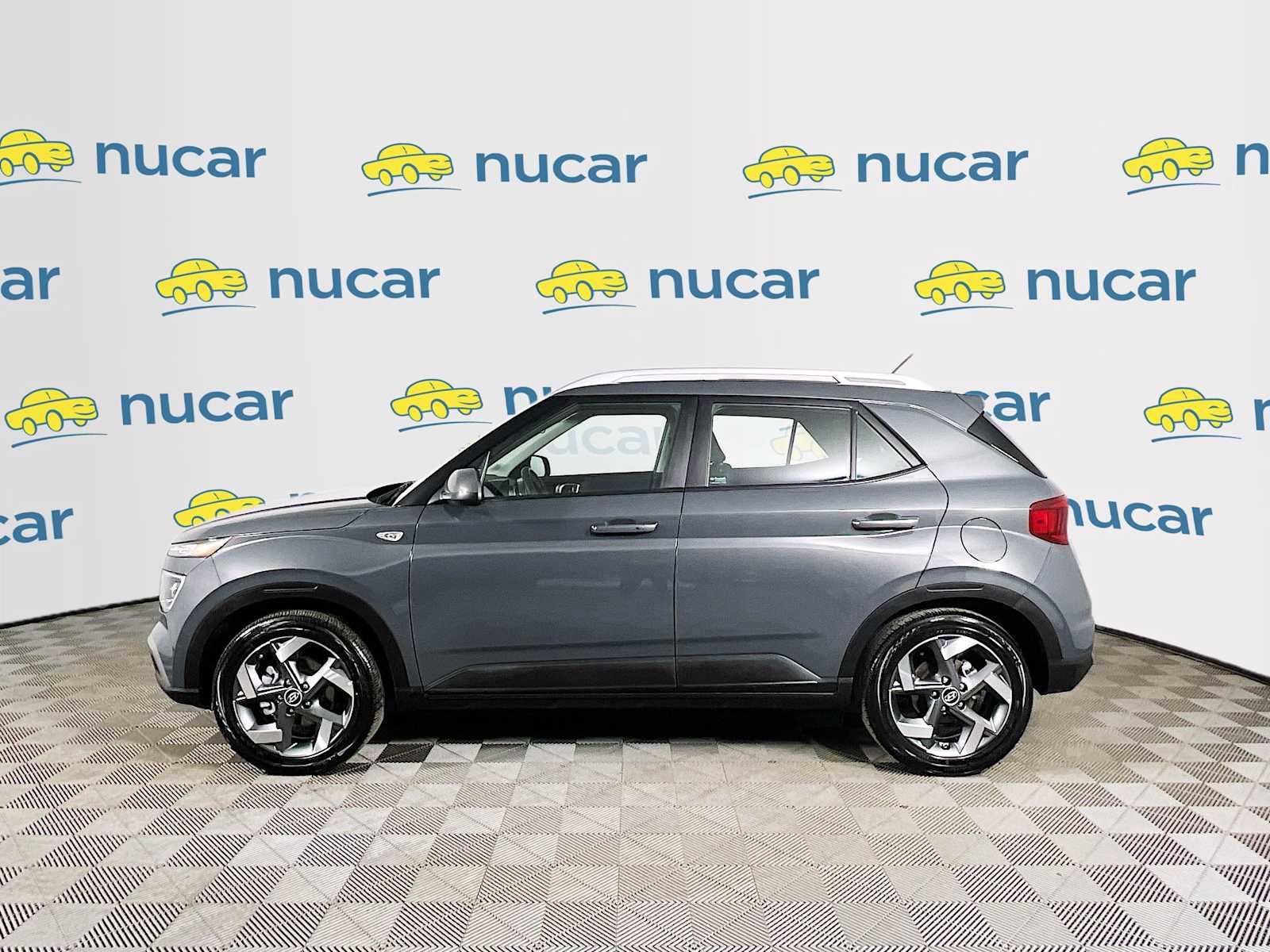 Certified 2025 Hyundai Venue SEL image 4