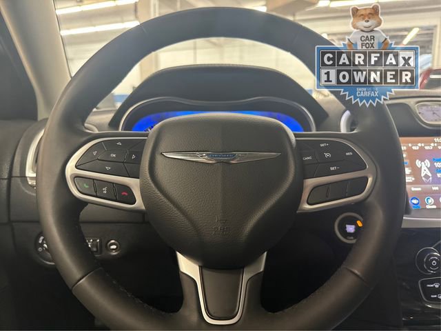 Used 2022 Chrysler 300 Touring image 21