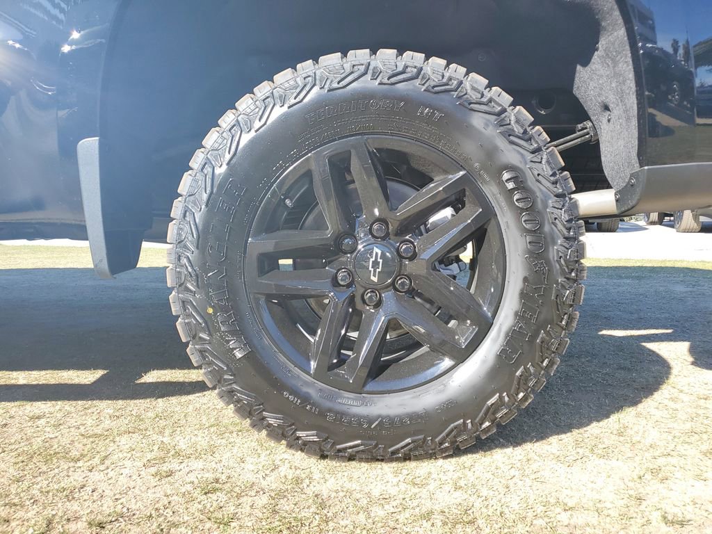 New 2026 Chevrolet Silverado 1500 Custom Trail Boss w/ LPO, Dark Essentials Package image 5