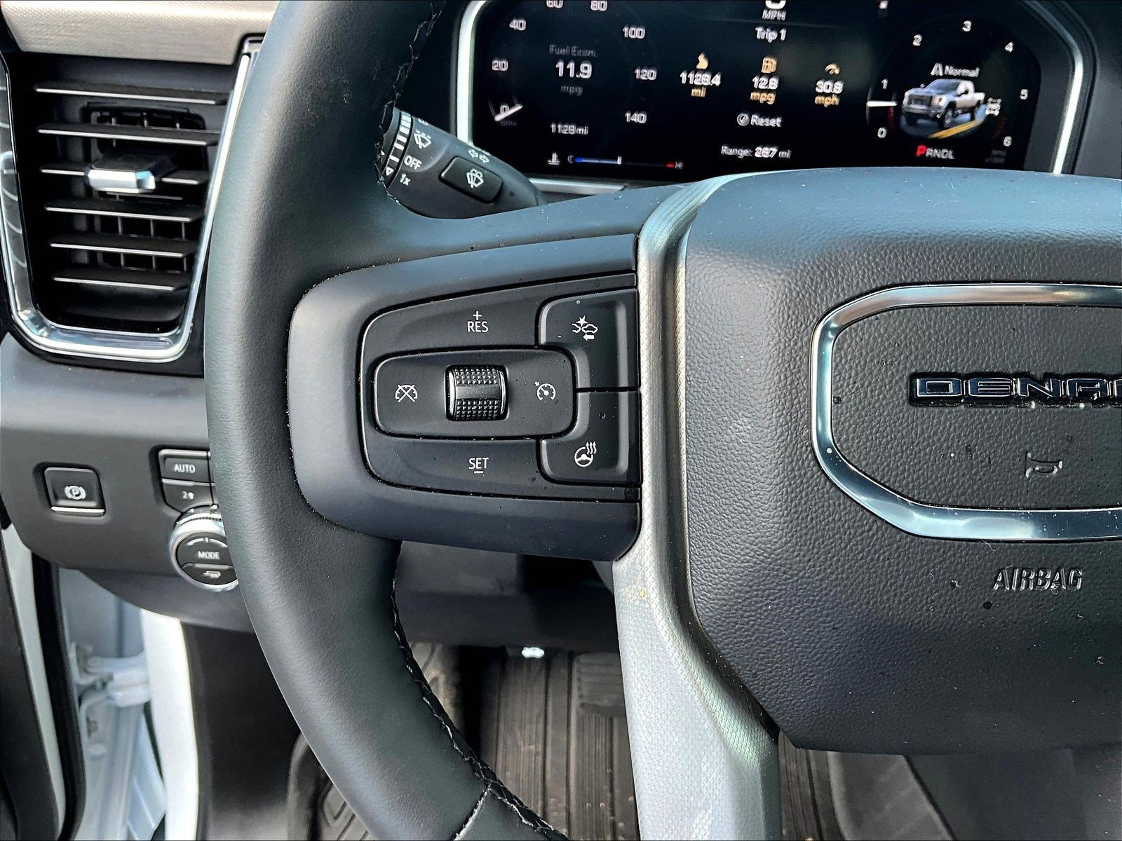Used 2026 GMC Sierra 2500 Denali w/ Denali Reserve Package AWD/4WD image 12