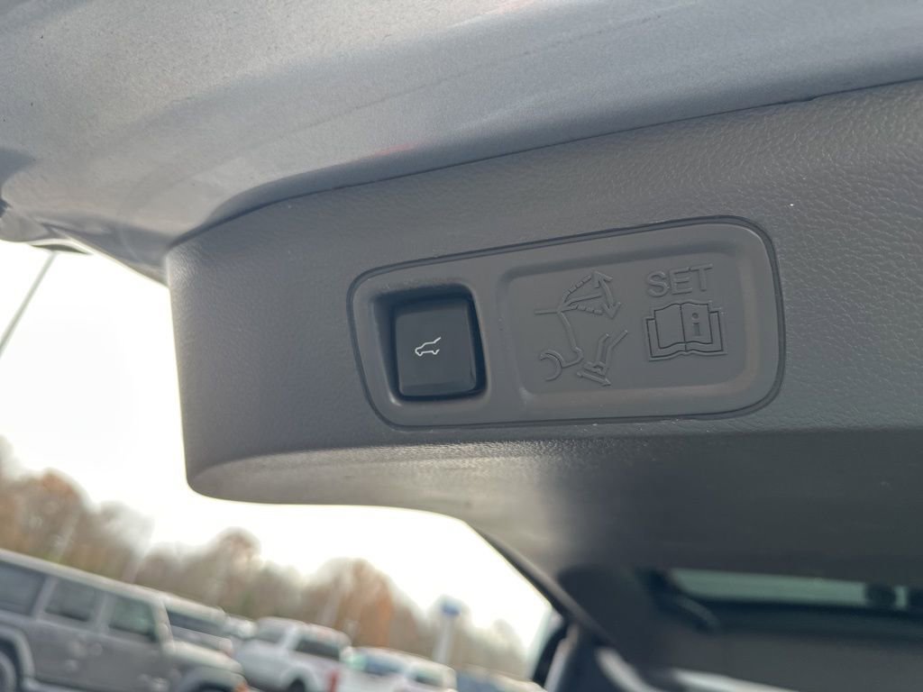 Used 2021 Ford Expedition Max XLT image 11