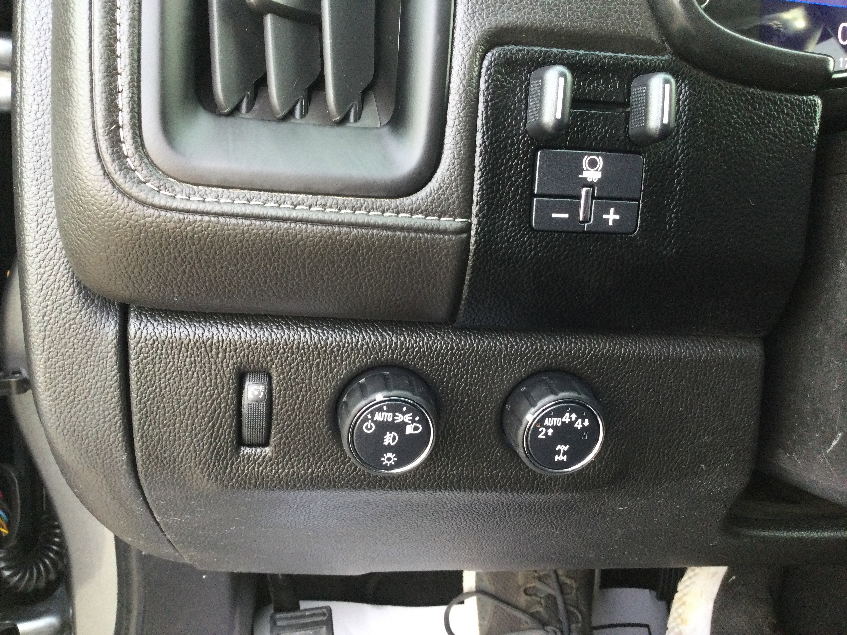 Used 2020 GMC Canyon SLE w/ Elevation Edition image 10