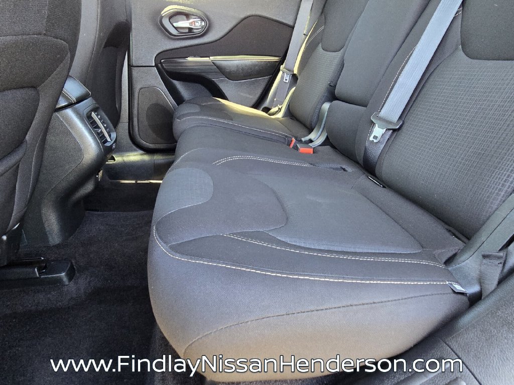 Used 2016 Jeep Cherokee Latitude FWD image 11