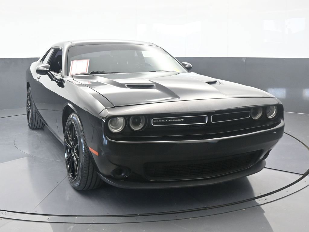 Used 2019 Dodge Challenger SXT image 9