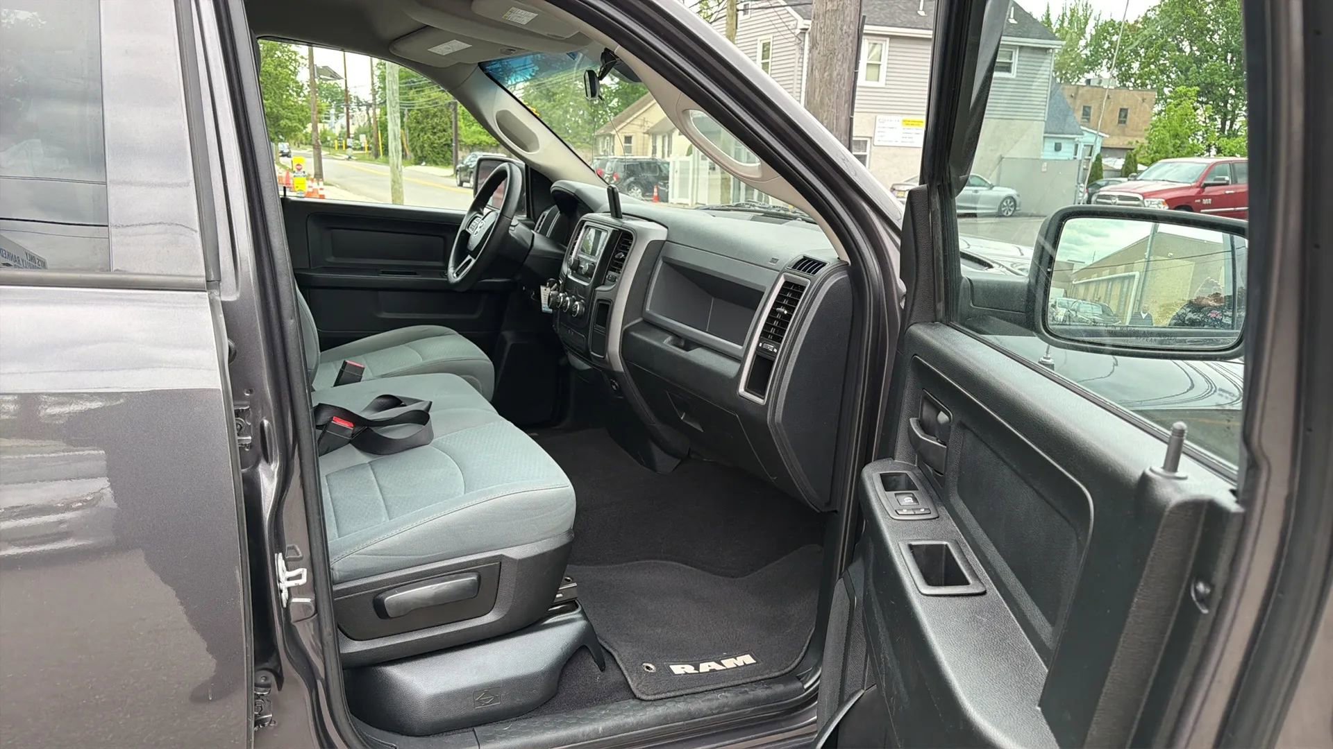Used 2017 RAM 1500 Express AWD/4WD image 22