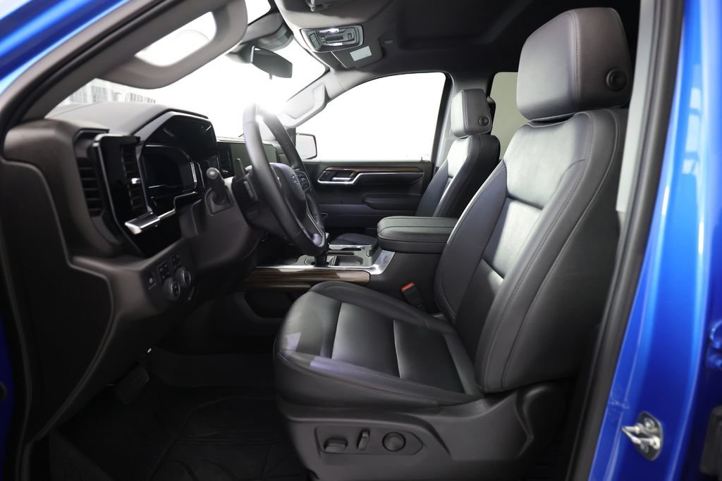 Used 2025 Chevrolet Silverado 1500 LT Trail Boss w/ LT Trail Boss Premium Package AWD/4WD image 16