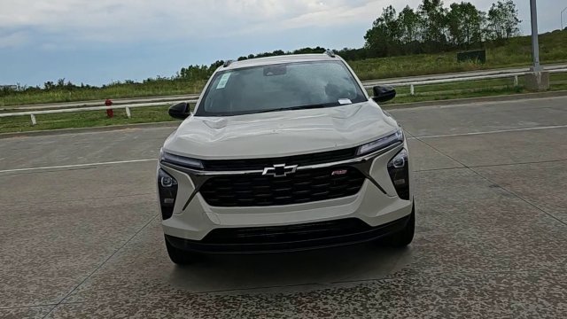 Used 2026 Chevrolet Trax RS FWD image 3