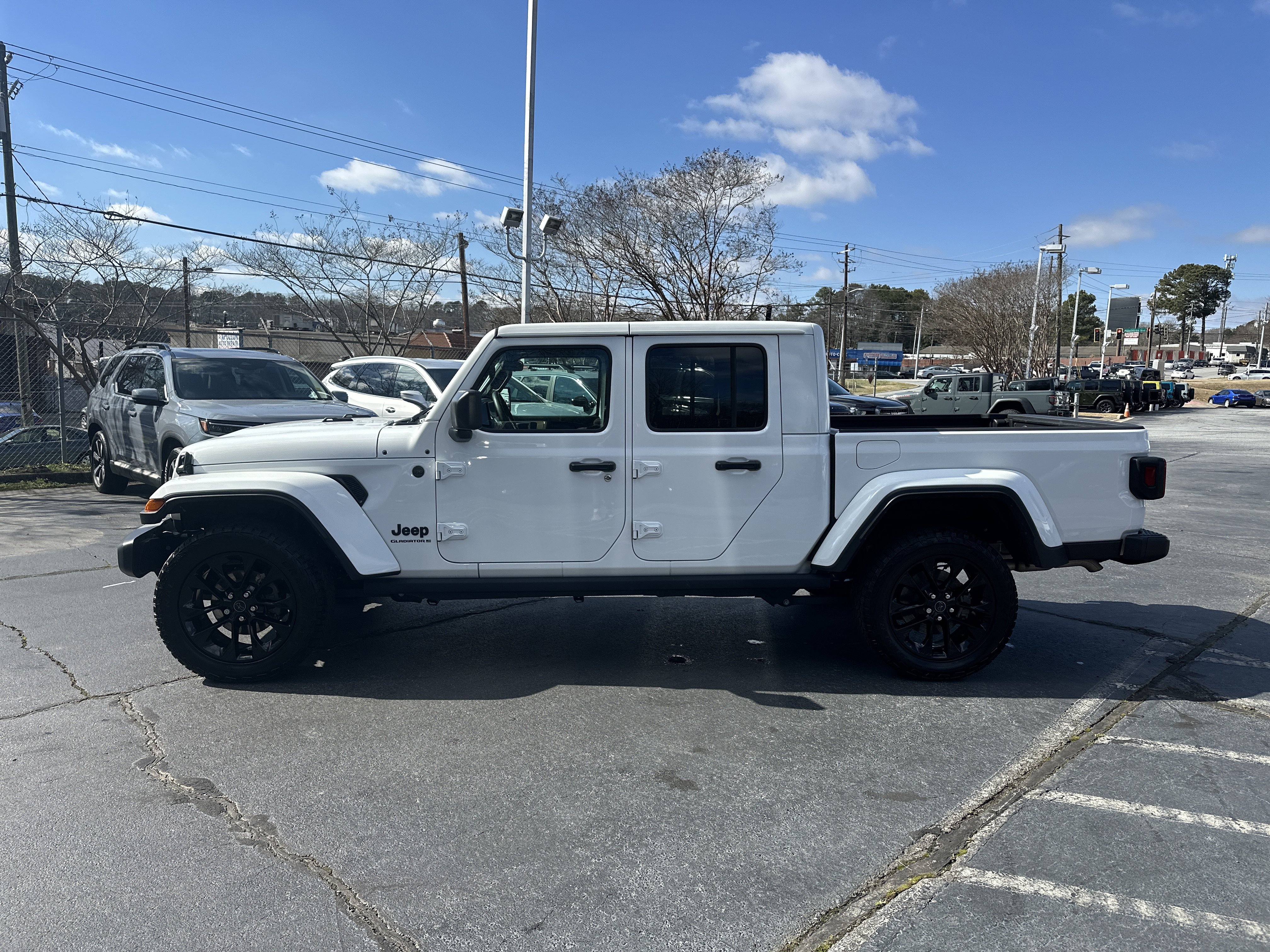 Used 2025 Jeep Gladiator Sport image 7