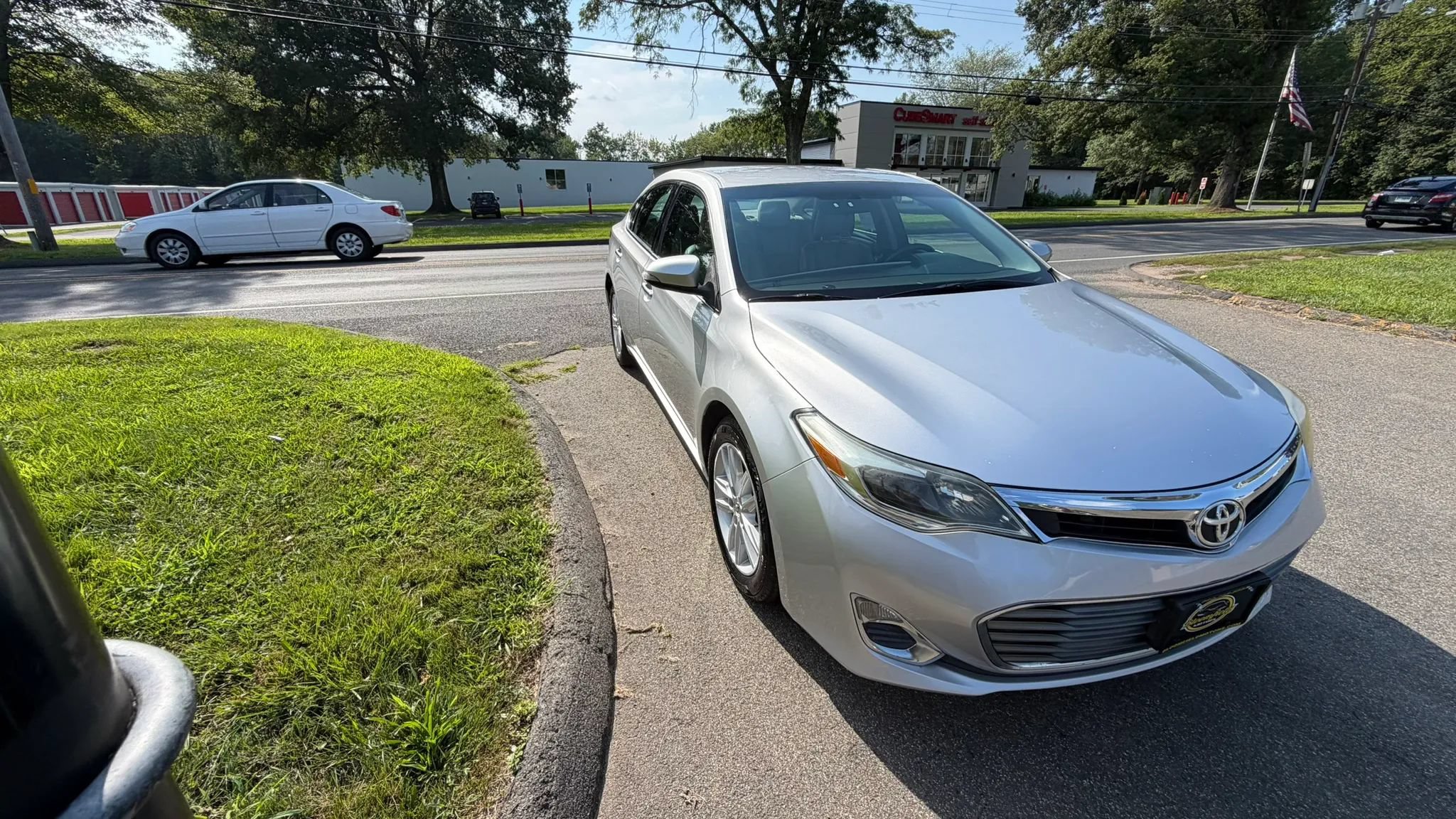 Used 2013 Toyota Avalon XLE FWD image 6