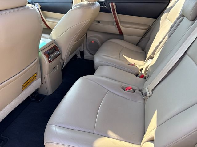 Used 2011 Toyota Highlander Limited w/ Tow Pkg FWD image 18