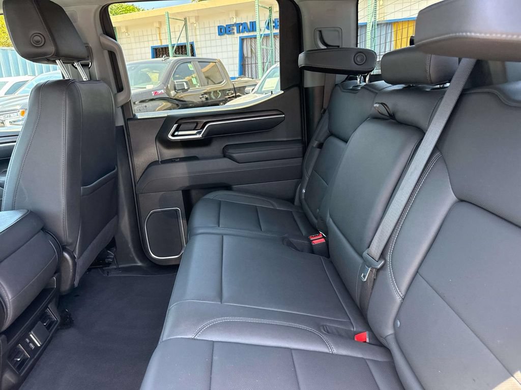 Used 2025 GMC Sierra 1500 SLT AWD/4WD image 12