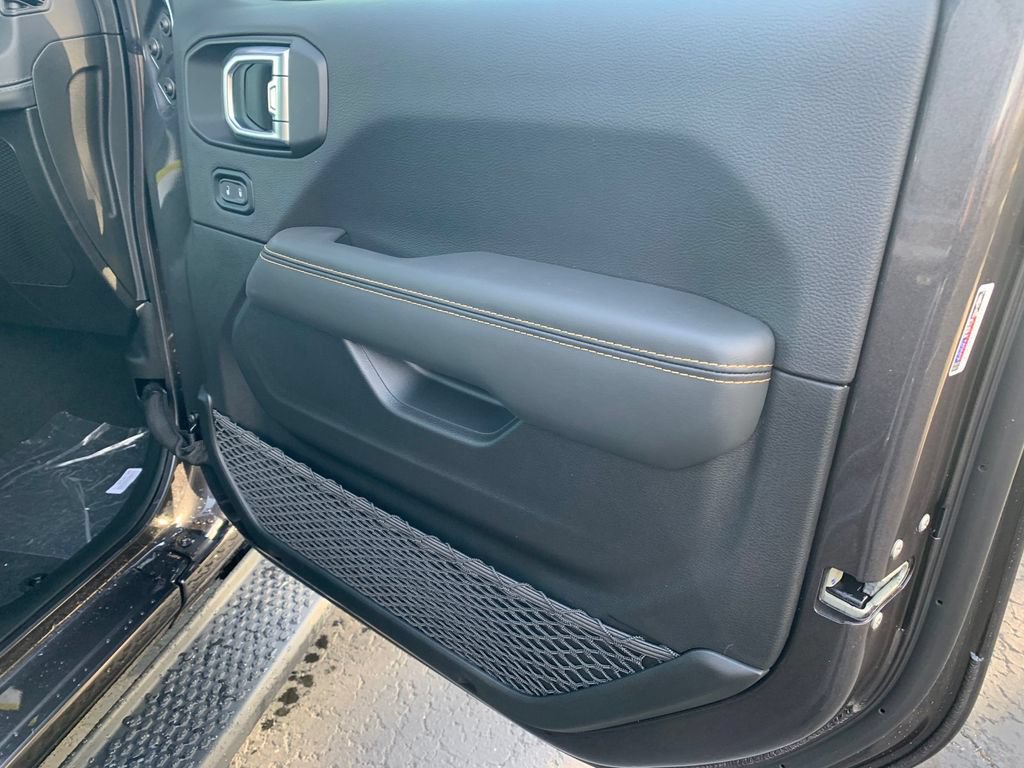 New 2025 Jeep Wrangler Unlimited Sahara w/ Safety Group AWD/4WD image 11