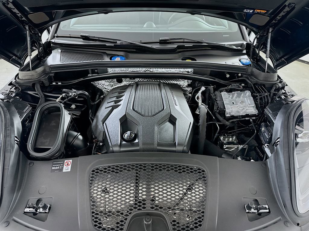 New 2026 Porsche Macan Turbo AWD/4WD image 31