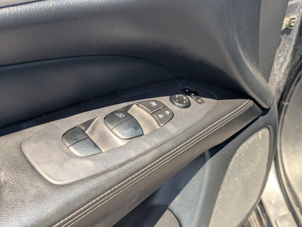 Used 2019 Nissan Pathfinder S FWD image 25