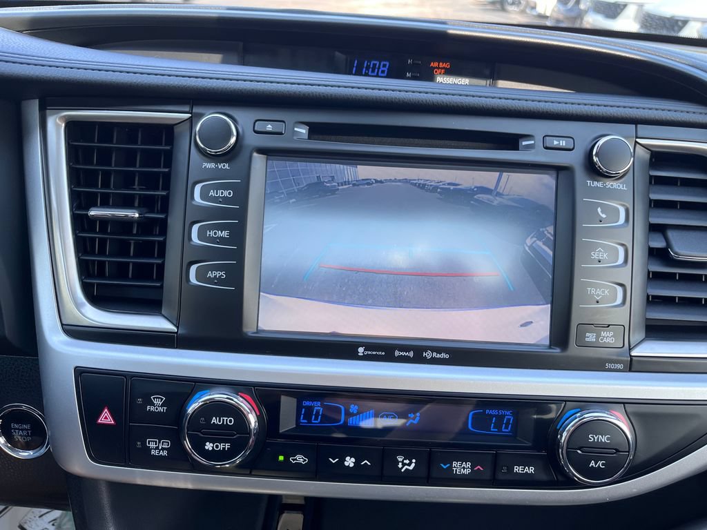 Used 2019 Toyota Highlander SE w/ Nightshade Edition AWD/4WD image 15