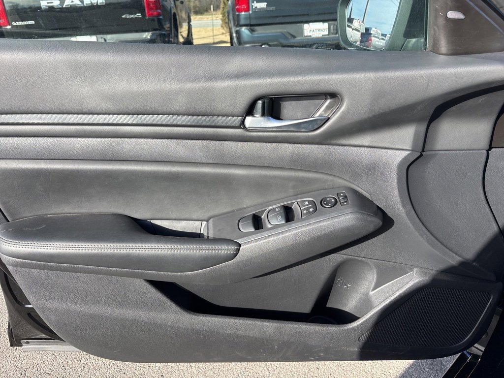 Used 2025 Nissan Altima 2.5 SV image 18