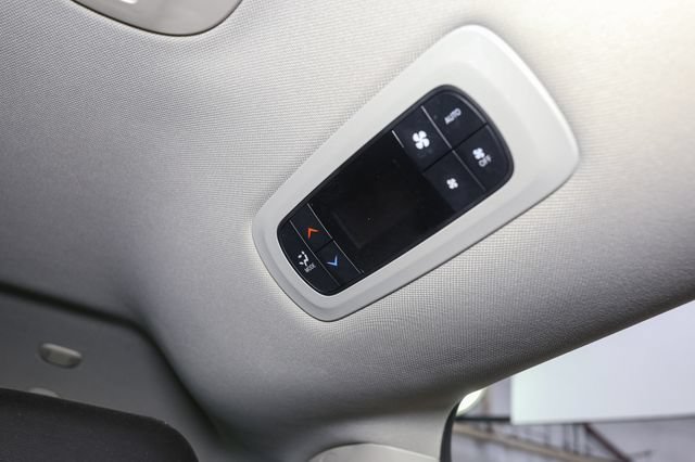 Used 2023 Chrysler Pacifica Touring-L FWD image 21