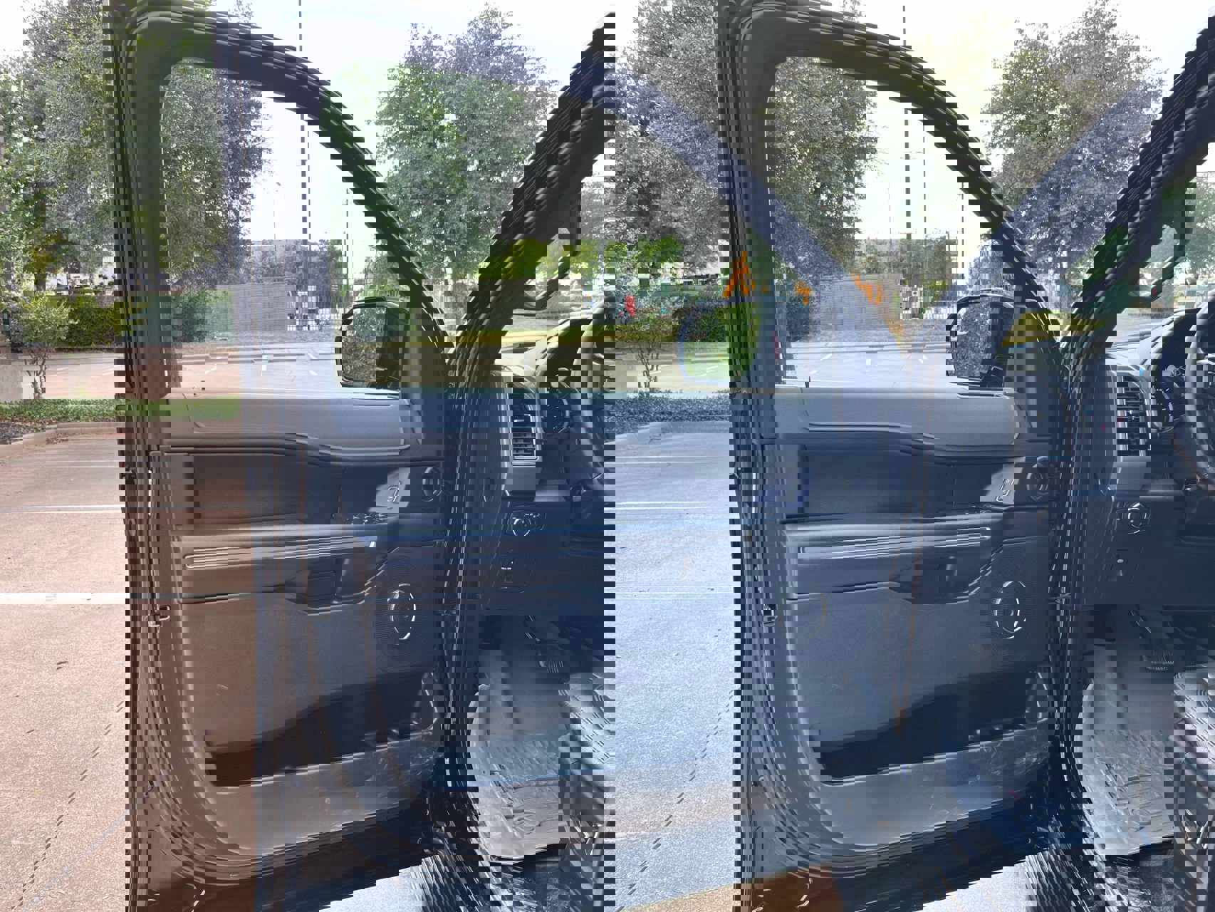 Used 2019 Ford Expedition Max XLT w/ Equipment Group 201A image 10