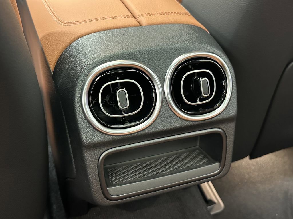 New 2026 Mercedes-Benz C 300 Sedan image 25