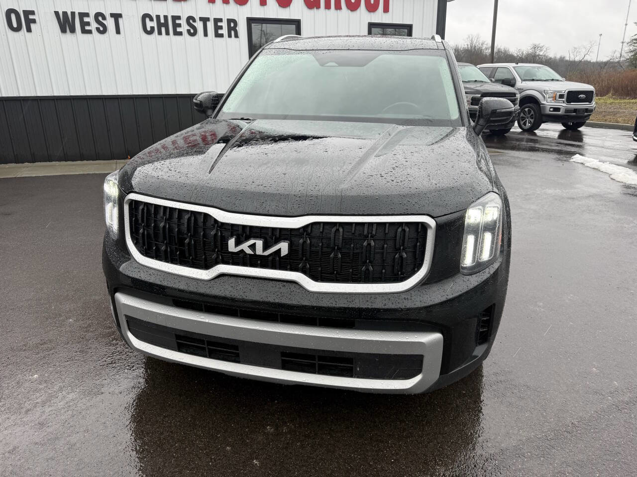 Used 2023 Kia Telluride EX w/ EX Captain's Chair Package image 2
