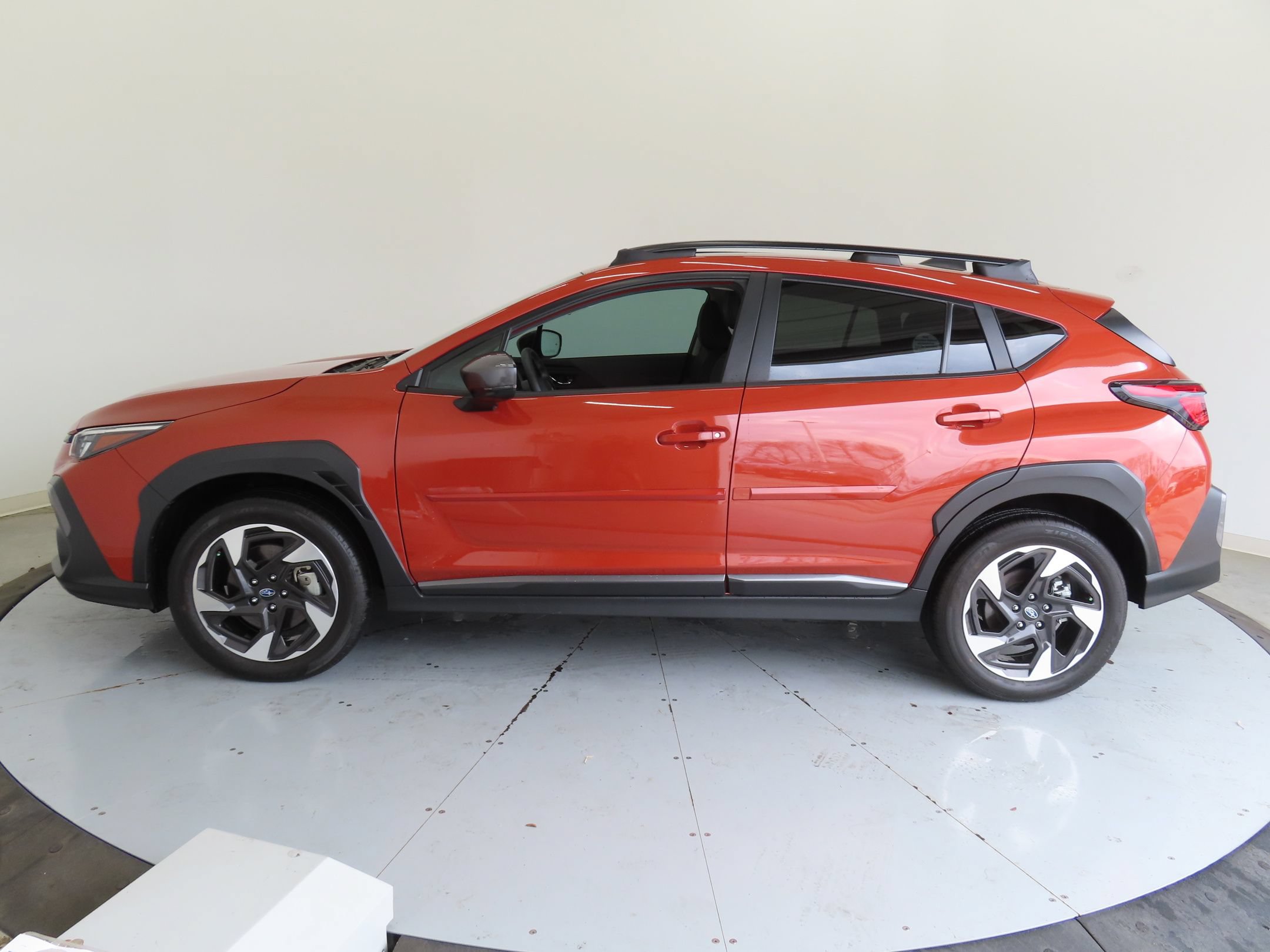 Used 2025 Subaru Crosstrek 2.5i Limited w/ Crosstrek Mirror Package AWD/4WD image 7