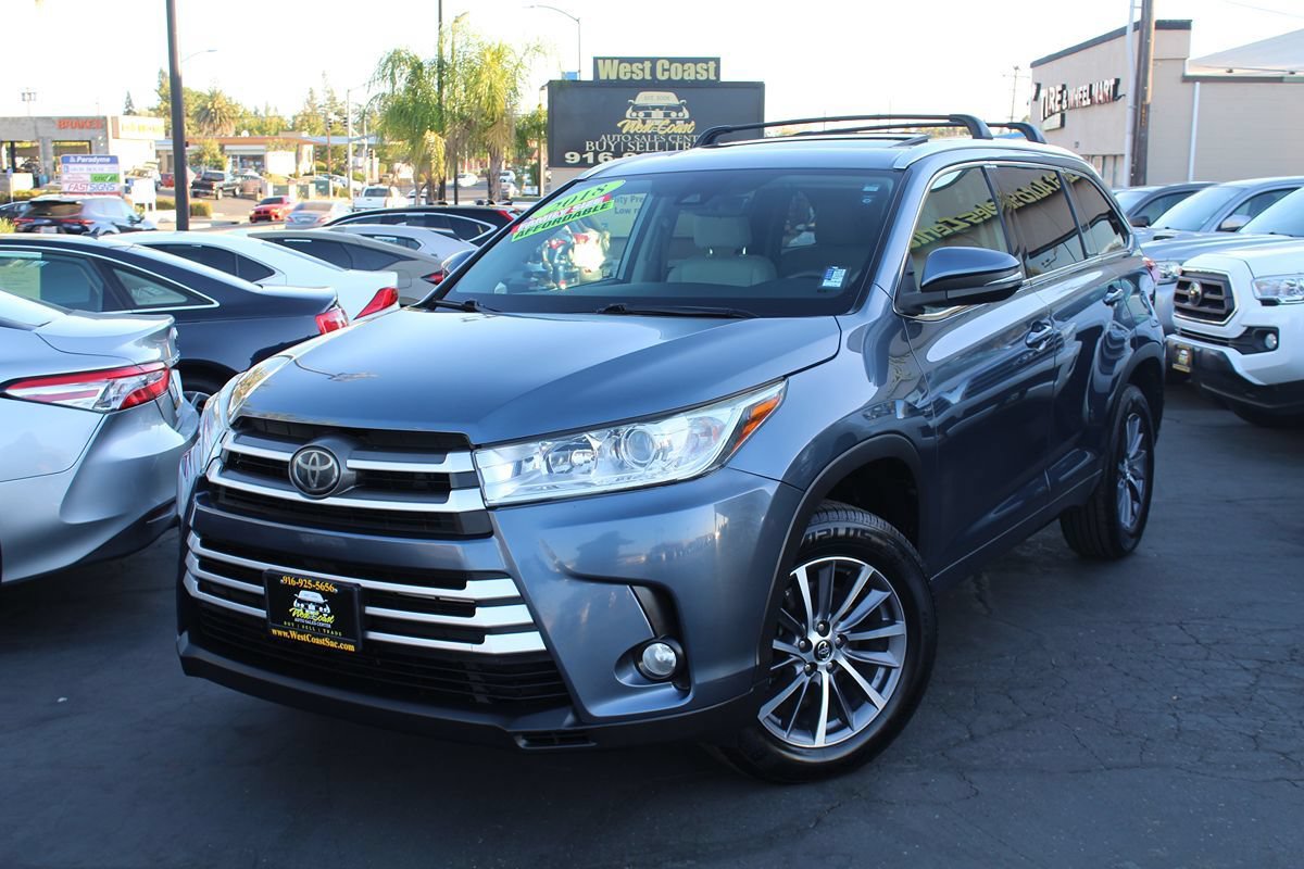 Used 2018 Toyota Highlander XLE w/ Carpet Mat Package (TMS) FWD image 44
