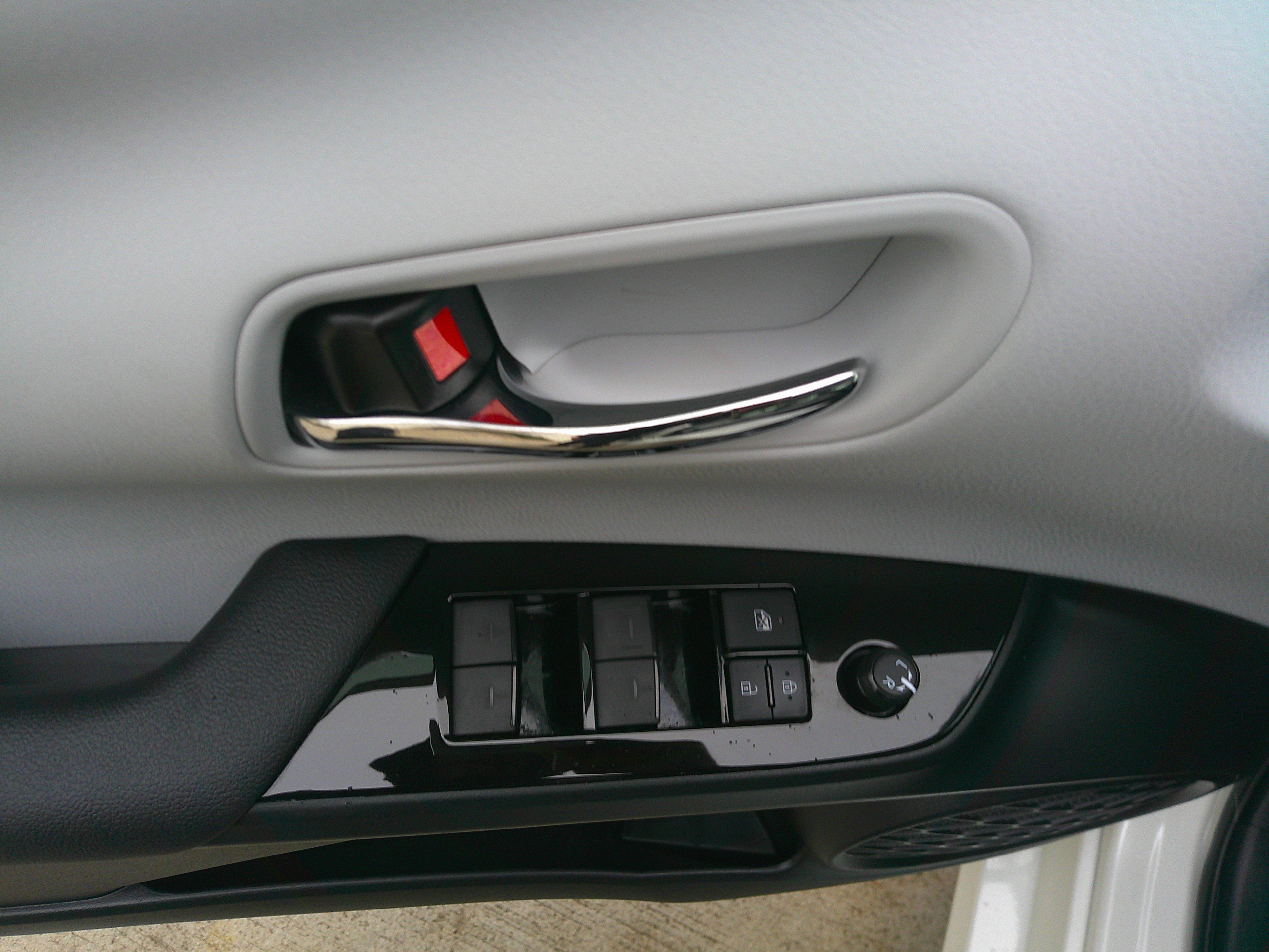 Used 2020 Toyota Prius Limited image 18