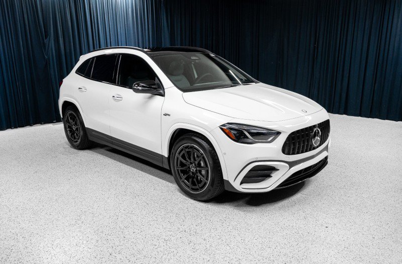 New 2026 Mercedes-Benz GLA 35 AMG 4MATIC image 3