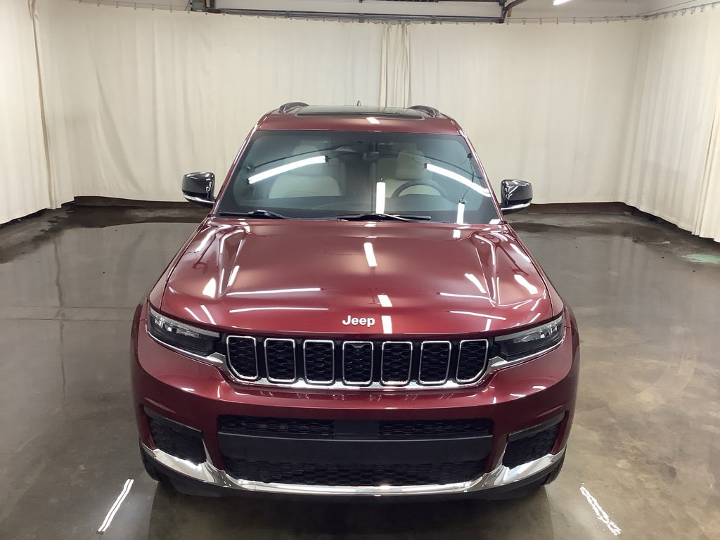 Used 2025 Jeep Grand Cherokee L Limited w/ Luxury Tech Group II image 3