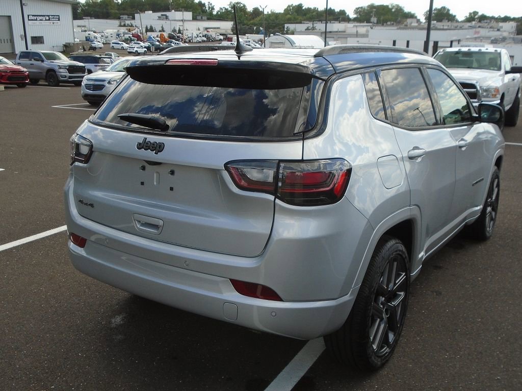 New 2025 Jeep Compass Limited w/ High Altitude Package image 2