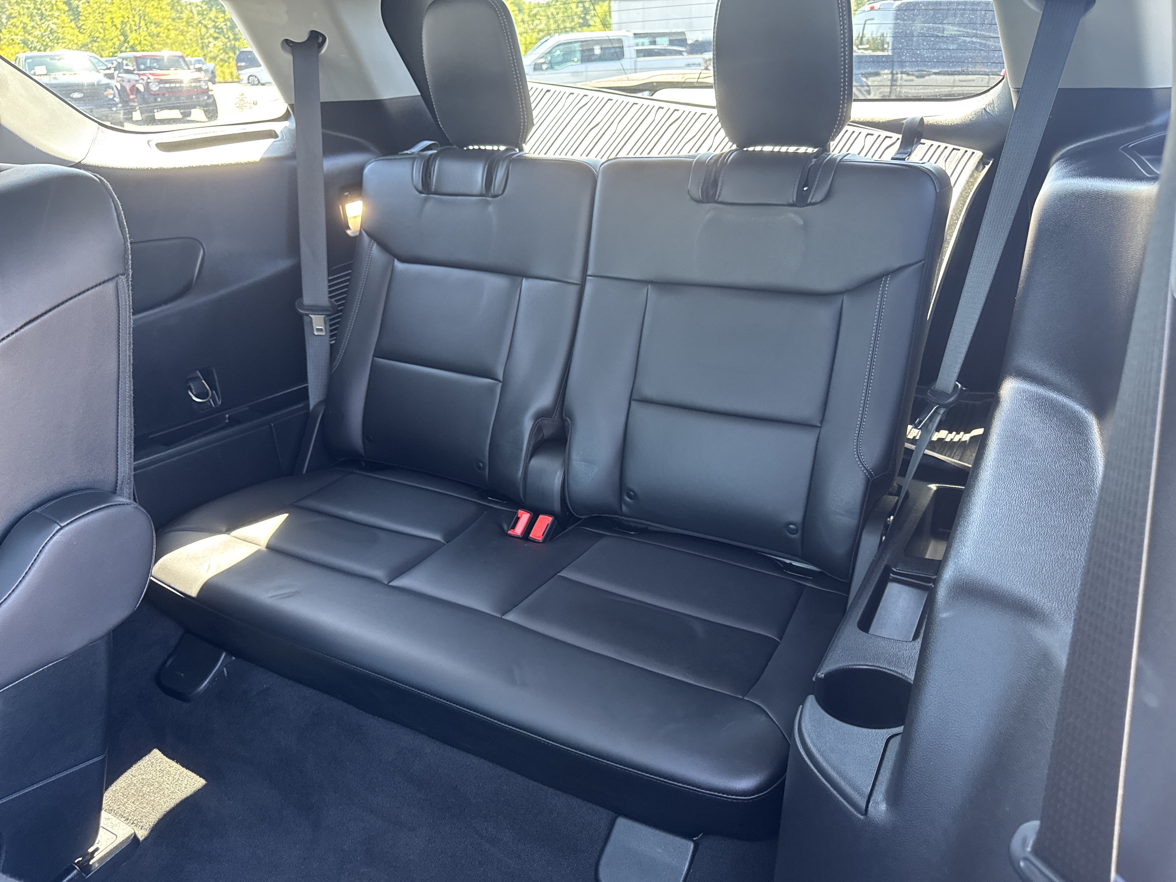 Used 2022 Ford Explorer XLT w/ Equipment Group 202A AWD/4WD image 18