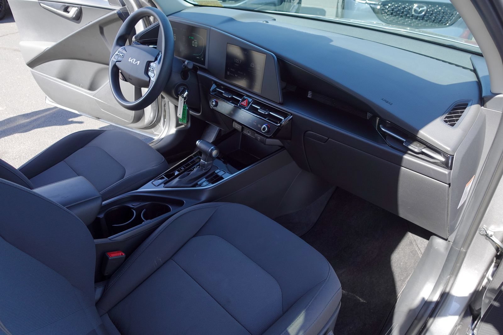 Used 2025 Kia Niro LX FWD image 11