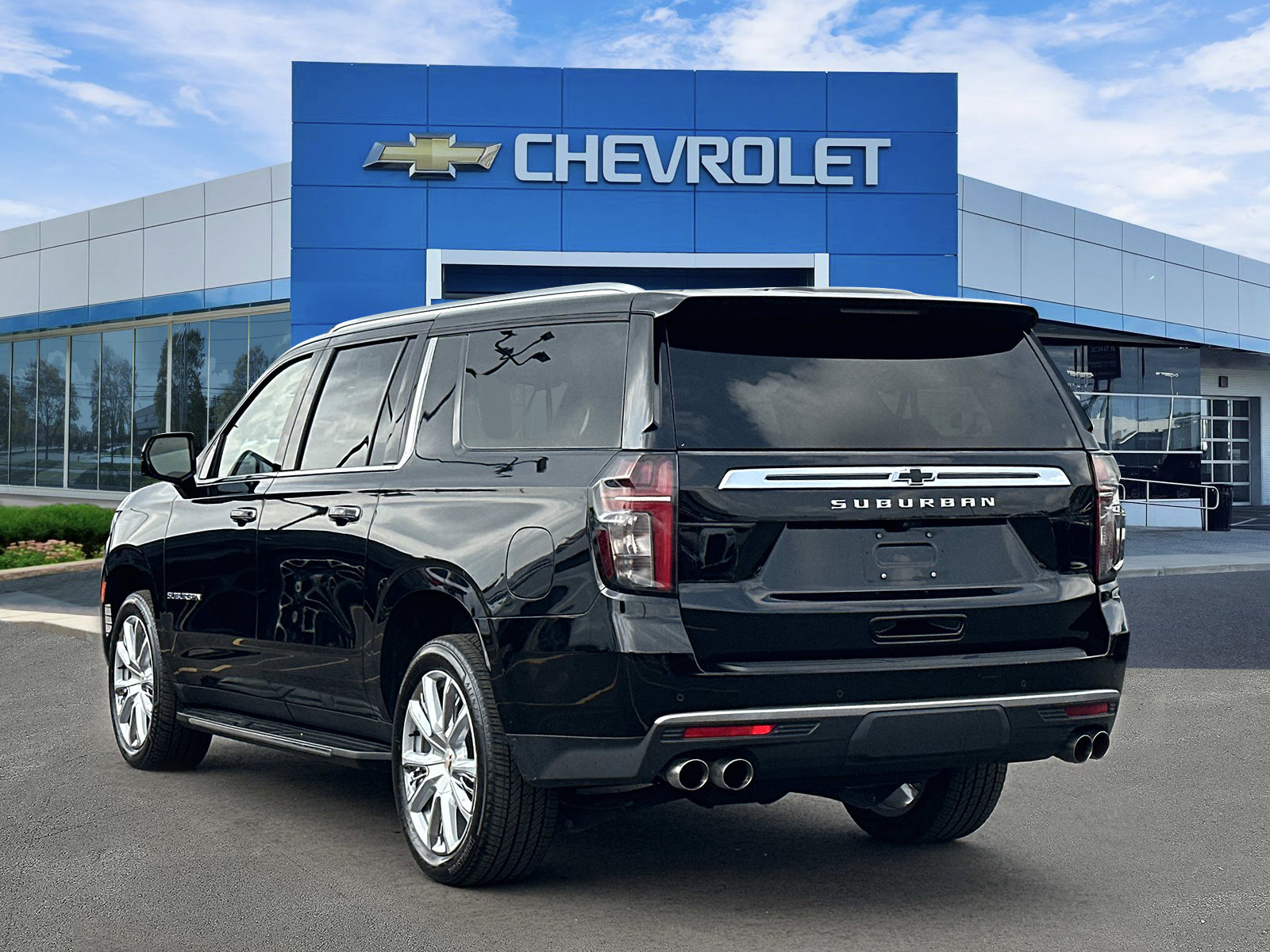 Certified 2024 Chevrolet Suburban High Country AWD/4WD image 3