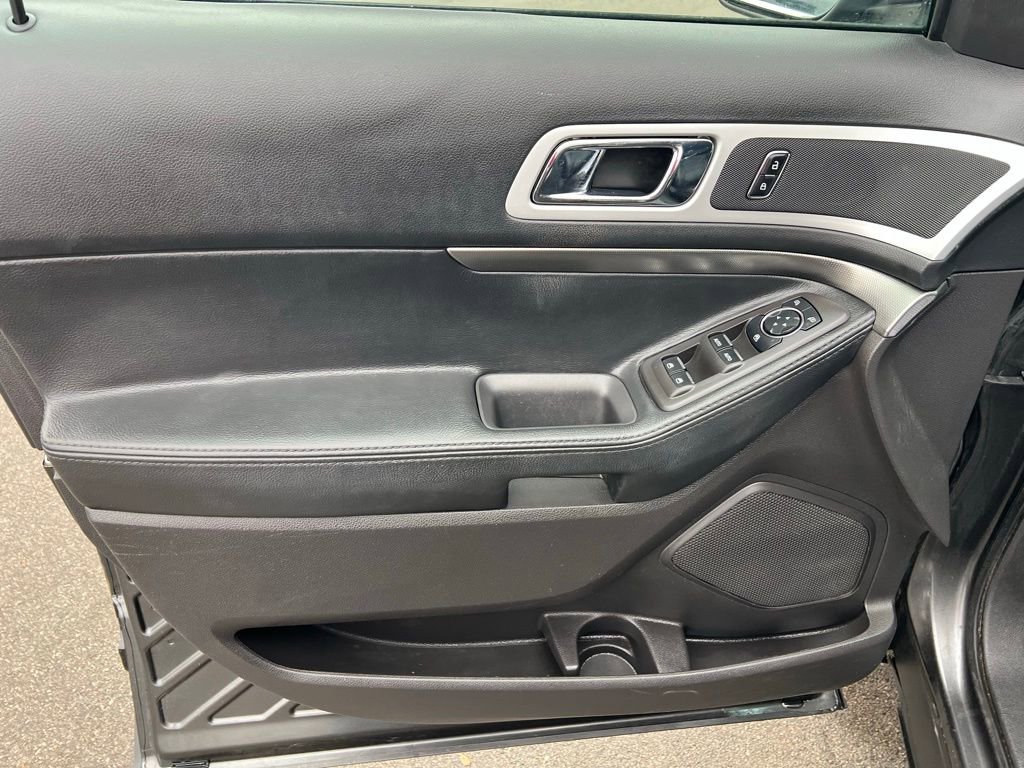Used 2015 Ford Explorer XLT w/ Equipment Group 202A image 14