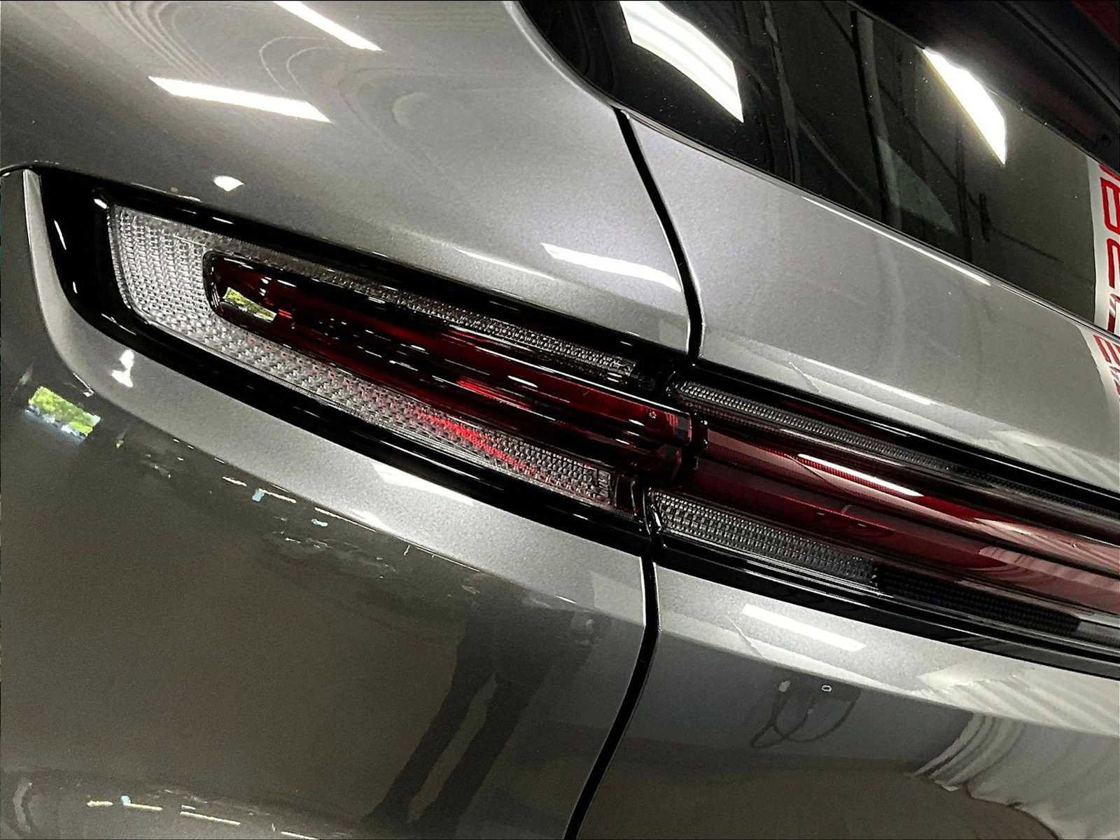 Used 2025 Porsche Cayenne image 34