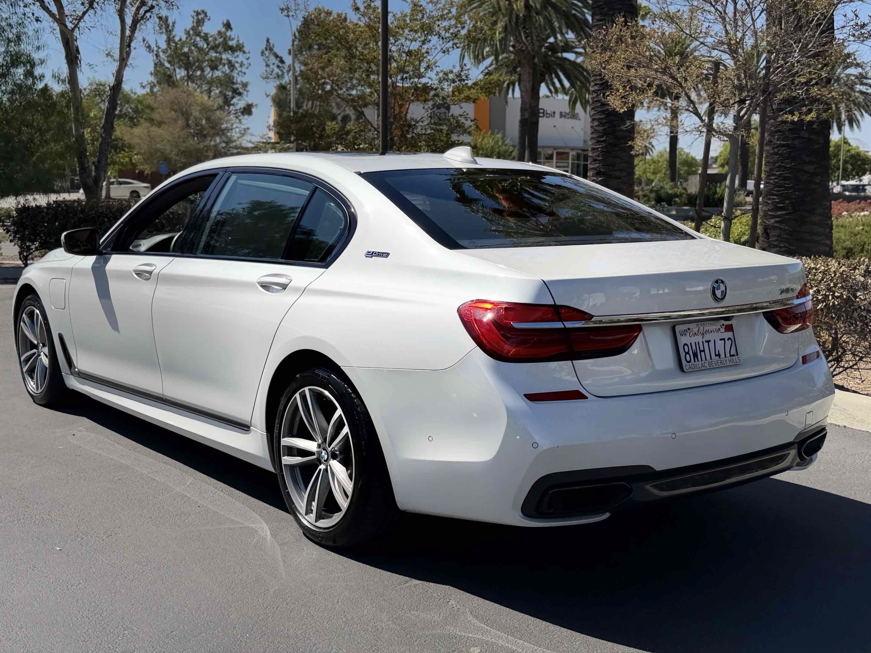 Used 2018 BMW 740e xDrive AWD/4WD image 11