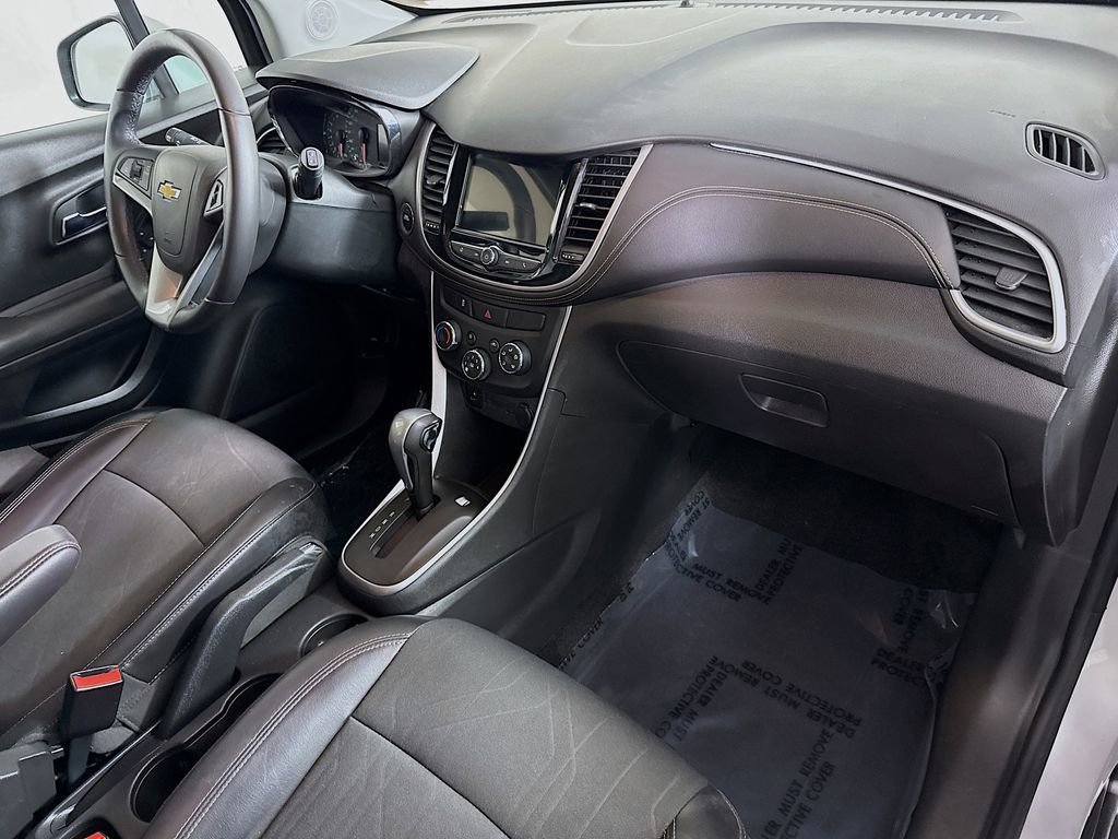 Used 2018 Chevrolet Trax LT w/ LT Convenience Package image 27