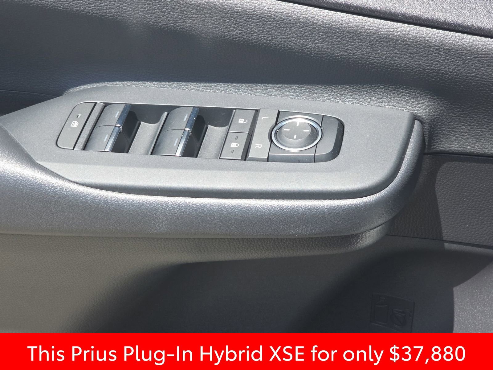 Used 2026 Toyota Prius Plug-In Hybrid FWD image 35